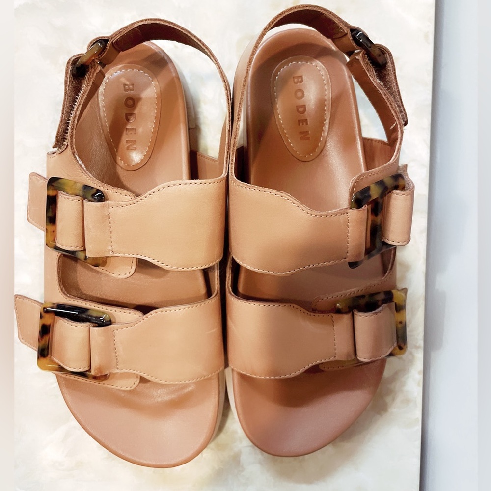 Boden Chunky Flat Buckled Sandals - Caramel